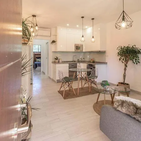 Апартаменти Beautiful And Elegant One Bedroom Фуенхірола