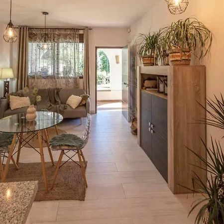 Apartmán Beautiful And Elegant One Bedroom *