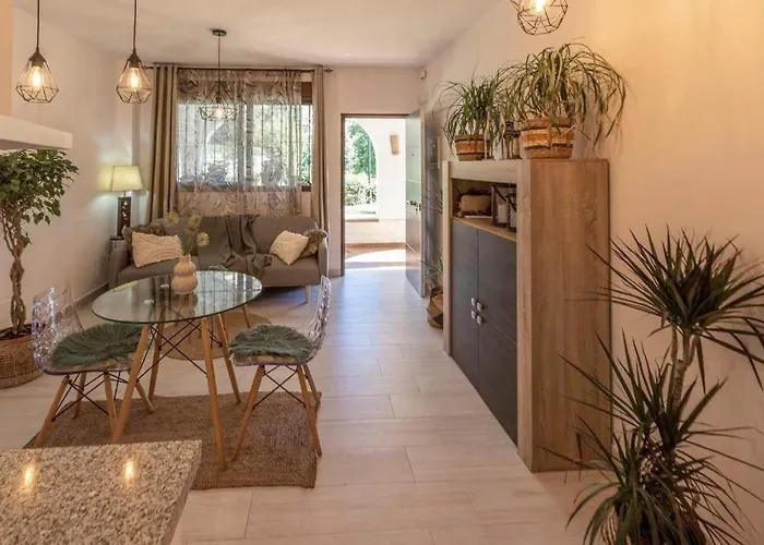 Apartment Beautiful And Elegant One Bedroom *