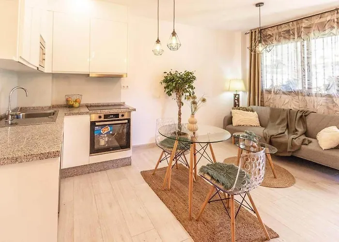 Beautiful And Elegant One Bedroom Apartment *